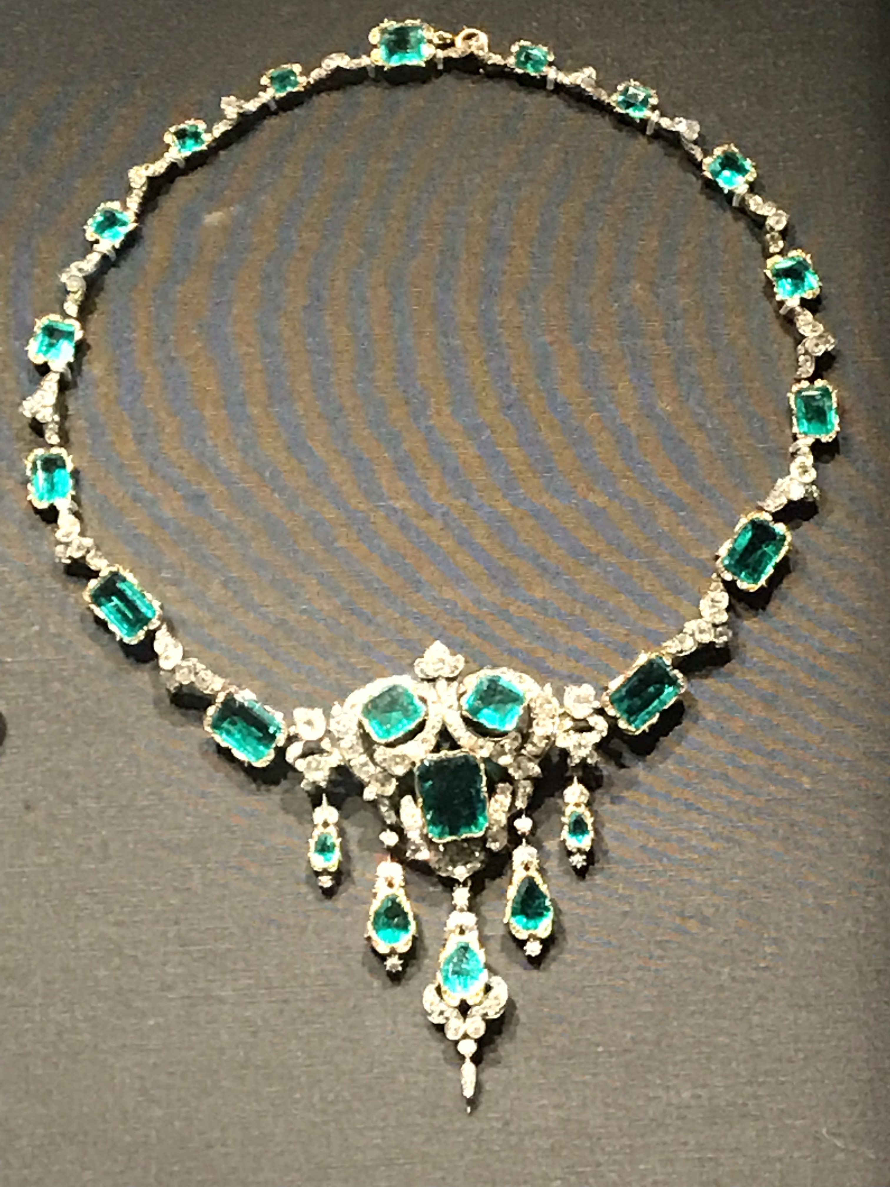 VictoriaandAlbertMuseumJewels20187457copyrightShelaghDonnelly
